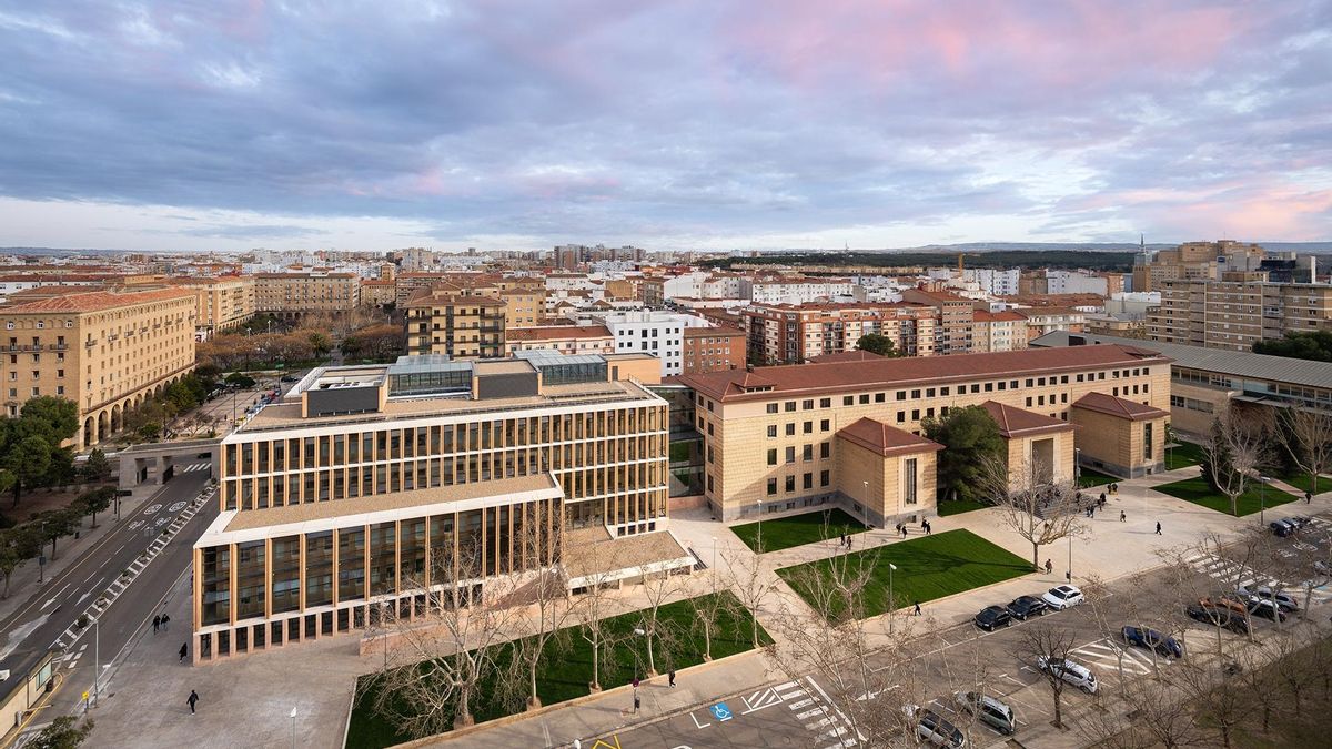 La renovada Facultad de Filosofía y Letras de Zaragoza.