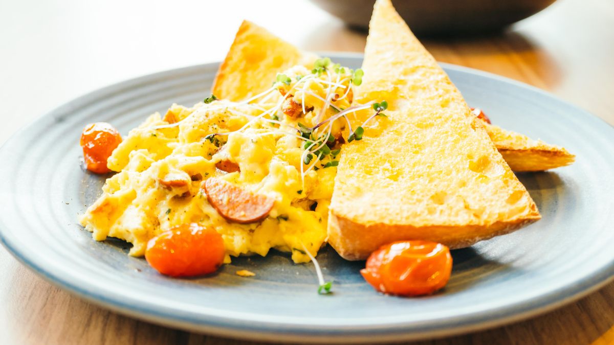 La textura que se consigue con esta receta es muy similar a la de los huevos revueltos