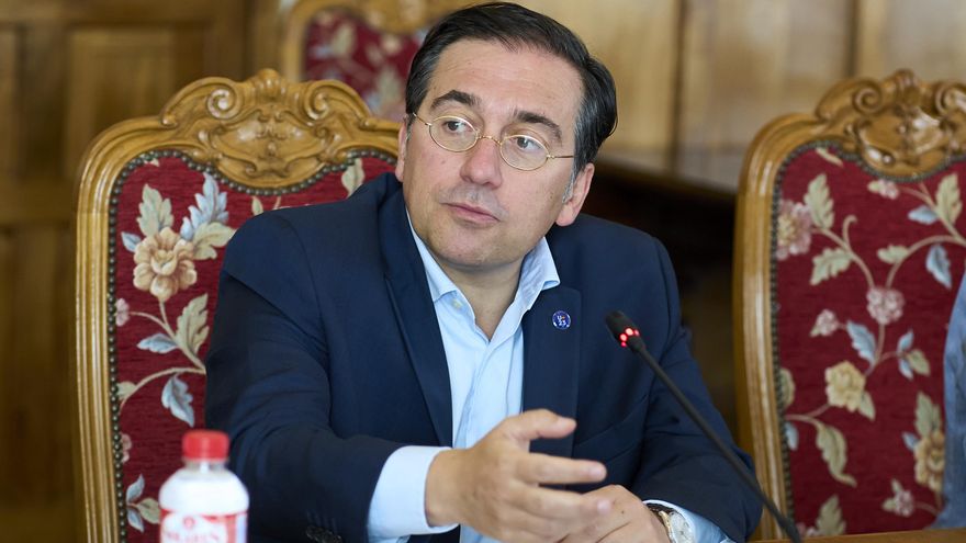 El ministro de Asuntos Exteriores, Unión Europea y Cooperación en funciones, José Manuel Albares, interviene durante un encuentro en la Universidad Internacional Menéndez Pelayo (UIMP)