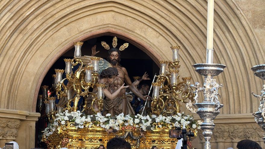 Nuestro Señor Resucitado sale de Santa Marina