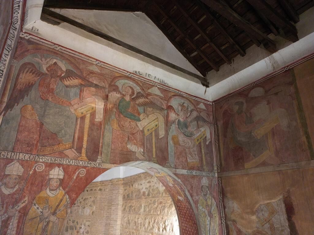 Pintura mural con tetramorfos