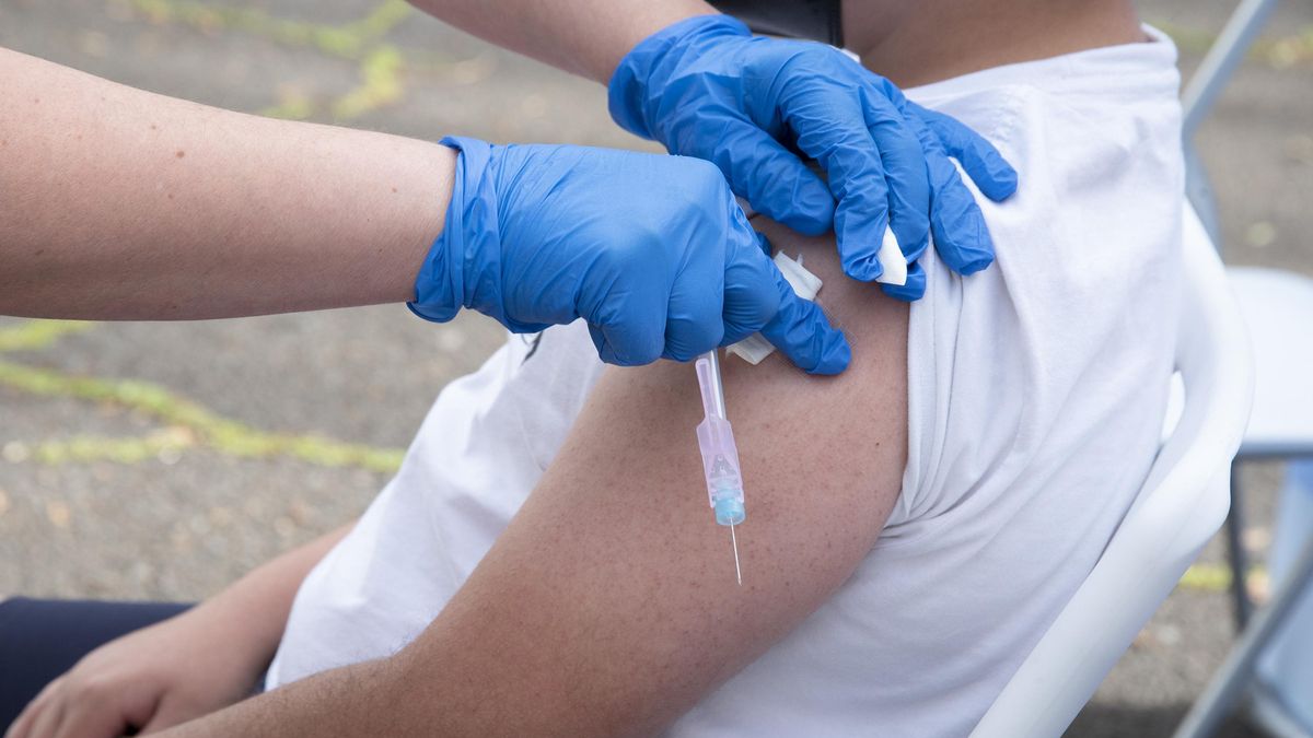 La campaña de vacunación contra las infecciones respiratorias arranca este lunes en Cantabria
