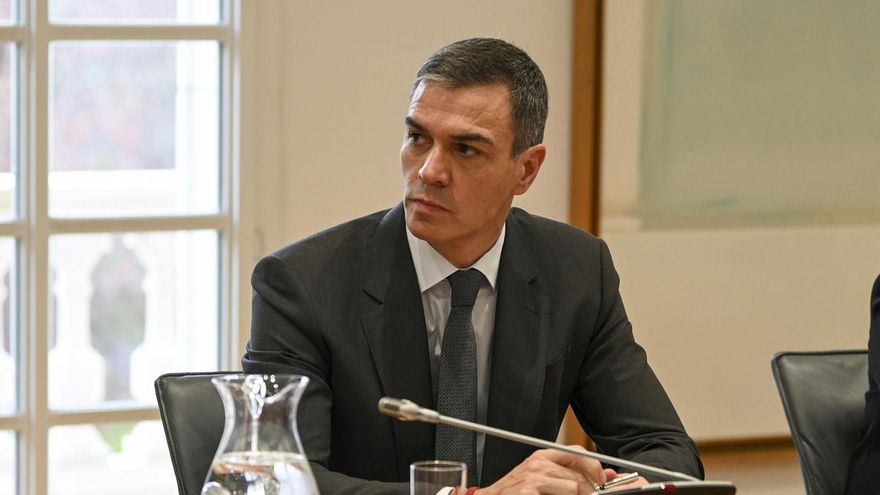 El presidente del Gobierno, Pedro Sánchez, preside el Comité de crisis para el seguimiento de los efectos de la dana, este sábado en la Moncloa.