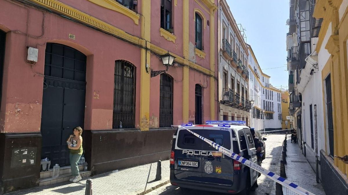 Violencia y tres detenidos por allanamiento en la cuenta atrás para la venta millonaria de los corralones de Sevilla