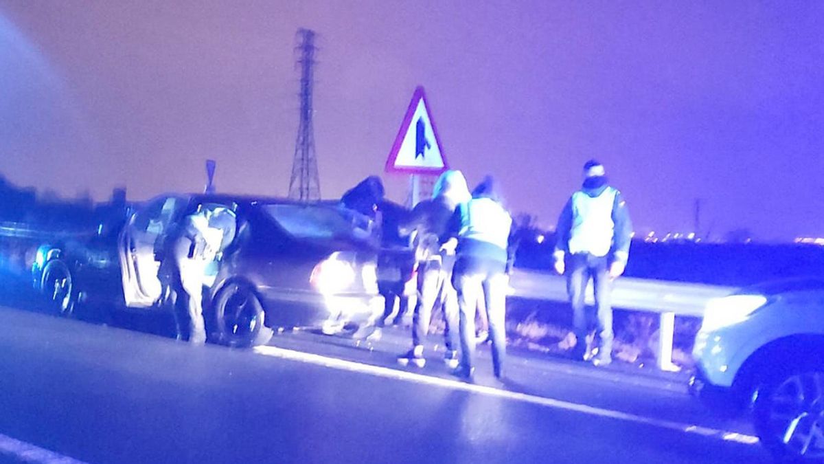 Detenido por huir de un control de la Guardia Civil: tenía una orden de búsqueda, la ITV caducada y dio positivo en drogas