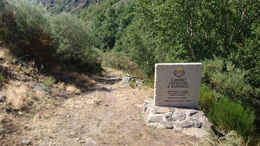 Señal a la llegada a Colinas del Campo de Martín Moro Toledano