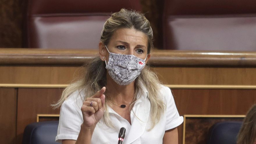 La vicepresidenta segunda del Gobierno y ministra de Trabajo y Economía Social, Yolanda Díaz, interviene en una sesión de control al Gobierno en el Congreso
