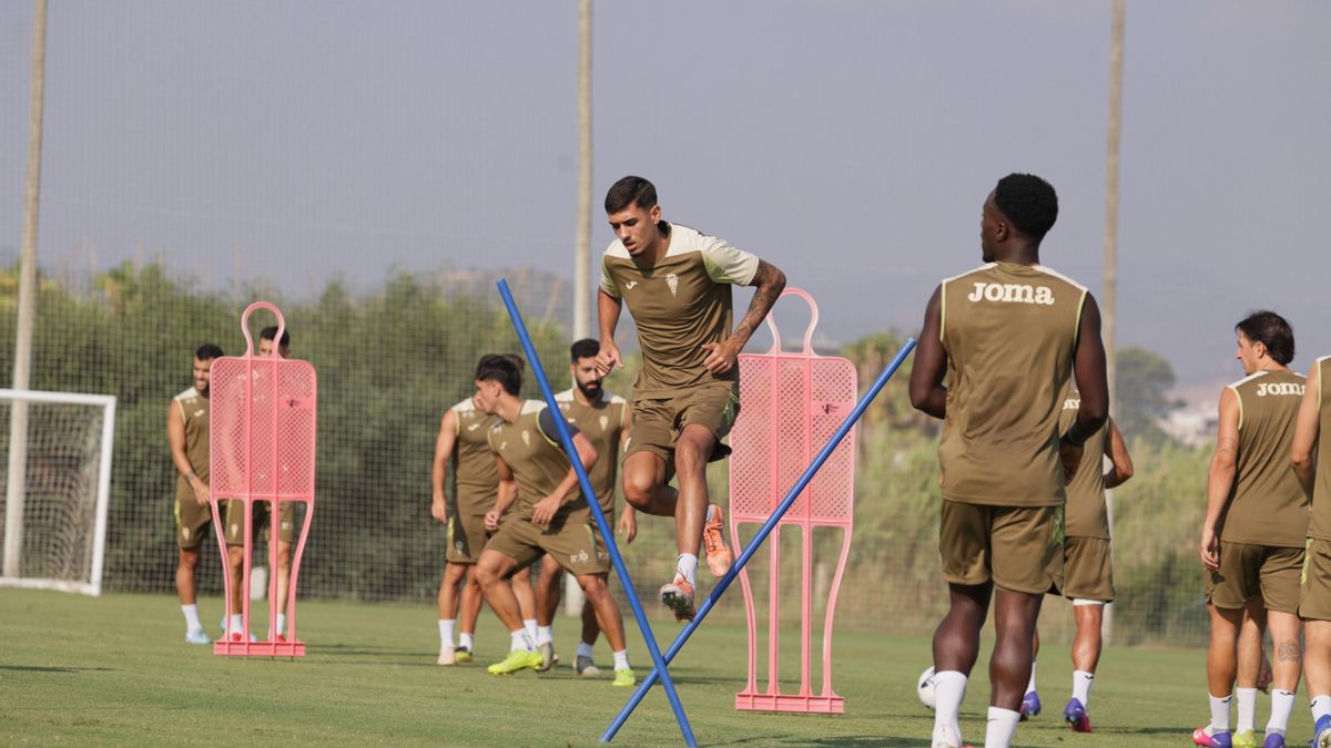 Álex López, durante la concentración en Oliva