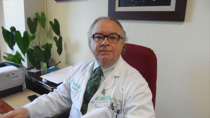 Agustín Muñoz, infectólogo:"Paciencia, estudio y mascarillas"