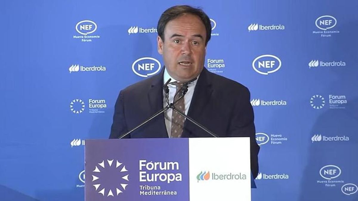 Tellado mantiene la incógnita sobre la candidatura del PP a la Generalitat mientras Pérez Llorca le recuerda su "sacrificio"