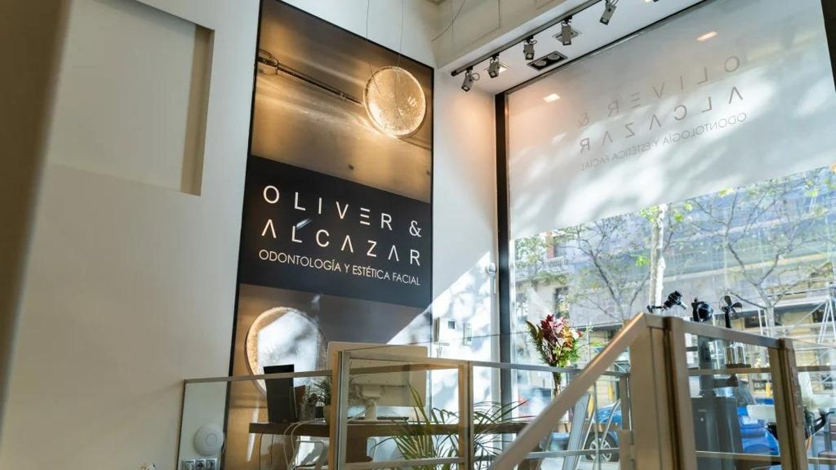 Interior de la Clínica Oliver & Alcázar, expertos en implantología