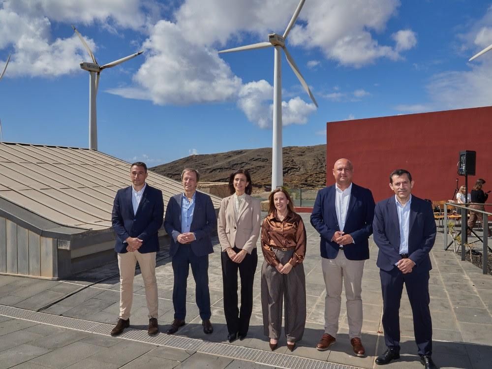 Isabel Ayuso y Rosa Dávila, tras la firma del acuerdo en el ITER.