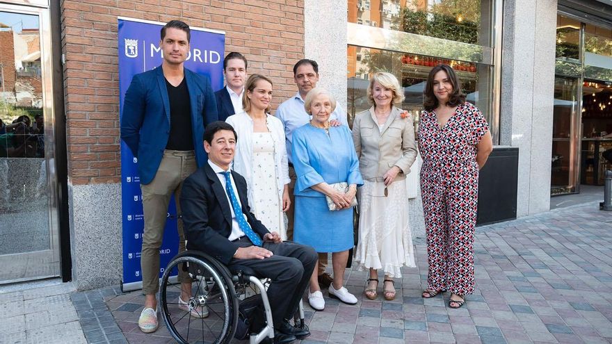 Aguirre y dos concejales del PP inauguran una placa al fundador del Museo del Jamón: "Un visionario"