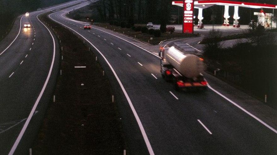 Los transportistas de Bizkaia advierten de que los peajes les supondrán 1.000 euros de coste al mes y eso "lo pagarán los ciudadanos"