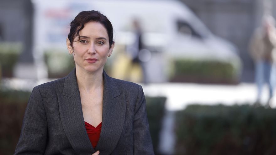 La presidenta de la Comunidad de Madrid, Isabel Díaz Ayuso a su llegada a la entrega del Premio al Mejor Empresario del Año 2026 de Actualidad Económica, este jueves en Madrid. EFE/ Javier Lizón