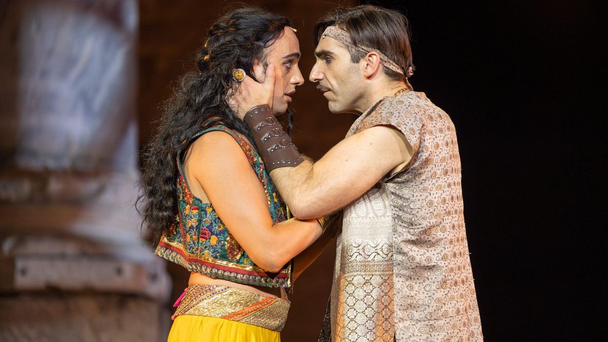 Alejandro y el eunuco persa en el Festival de Mérida