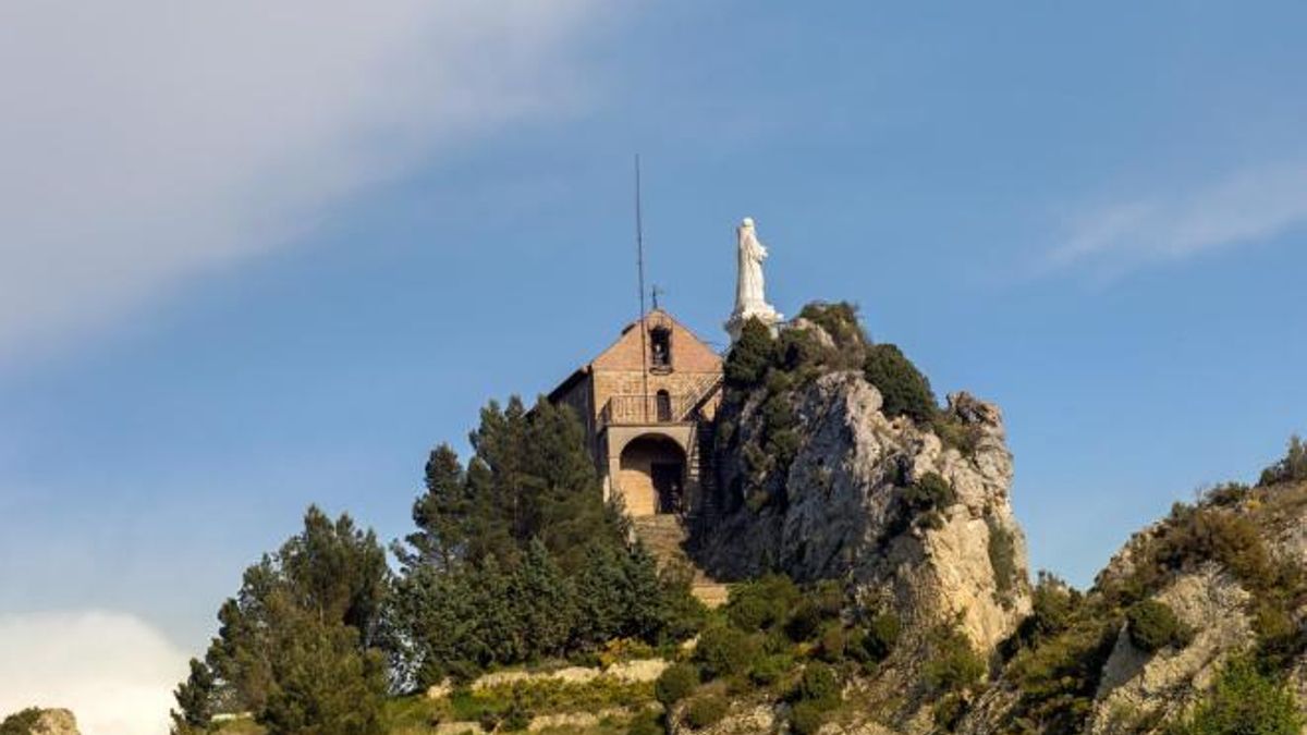 La ermita de San Felices de Haro se queda a oscuras: "Hace dos meses arrancaron las tejas y ahora rompen los focos"