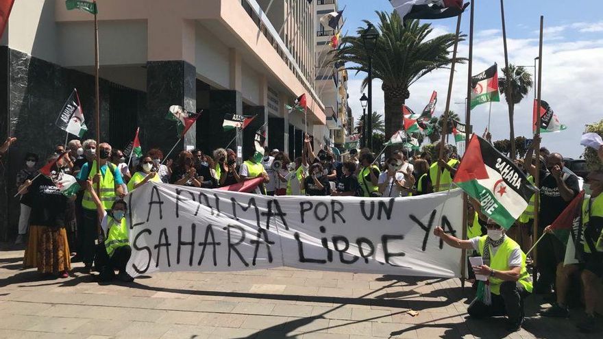 Concentración  ante la Dirección Insular de la Administración General del Estado.