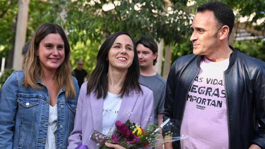 (I-D) La candidata a la Presidencia de la Comunidad de Madrid, Alejandra Jacinto; la ministra de Derechos Sociales y Agenda 2030, Ione Belarra, y el candidato a la alcaldía de Madrid, Roberto Sotomayor.
