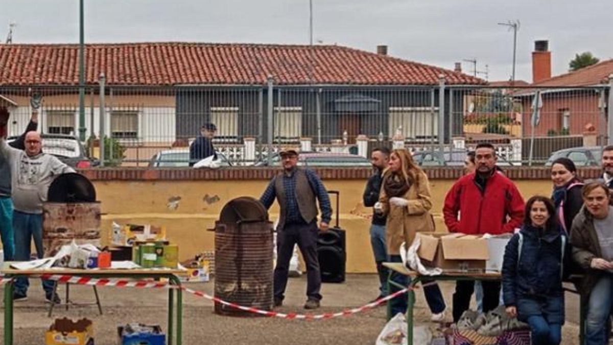 El colegio Quevedo de León celebra este jueves su tradicional magosto popular con pendones, madreñas y bailes leoneses