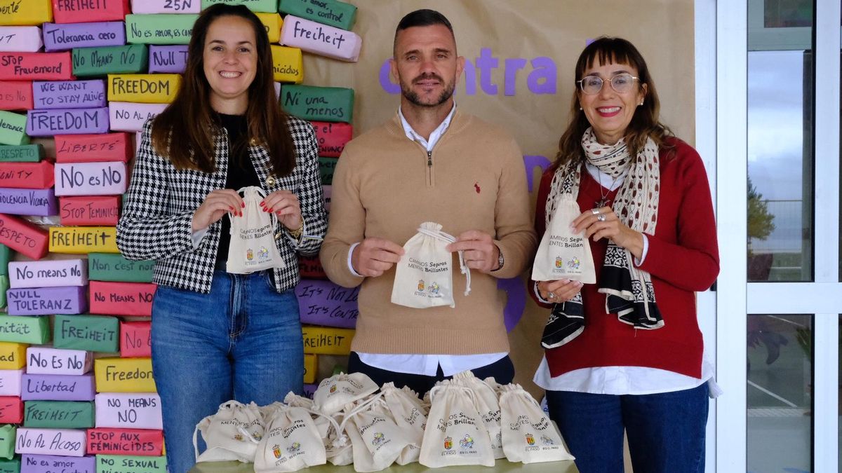 El Paso entrega brazaletes luminosos a estudiantes para mejorar su seguridad en los desplazamientos a pie