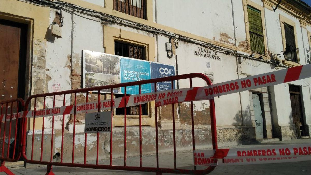 Imagen de archivo de casas en mal estado en la plaza de San Agustín.