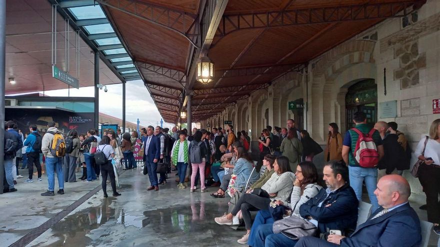 Enésima jornada de retrasos en los Avant Toledo-Madrid de primera hora: "Cada vez somos más los afectados"