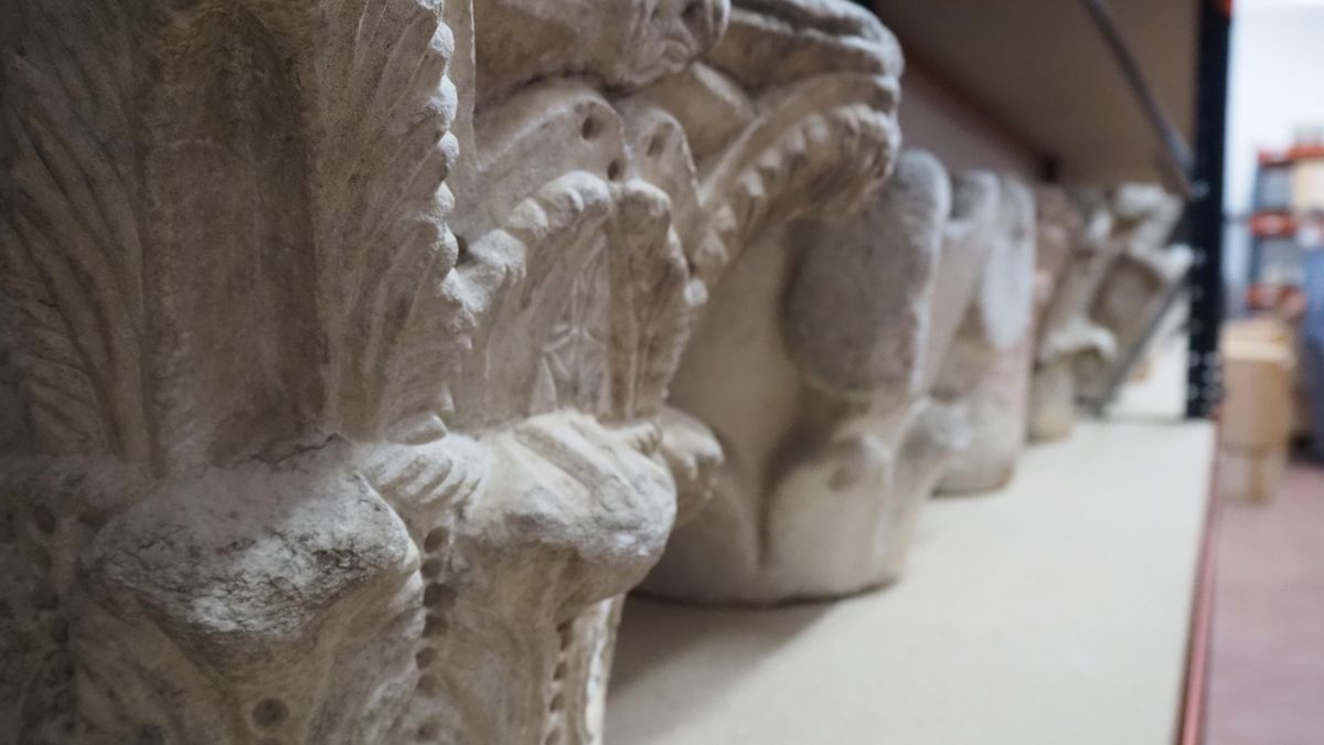 Capiteles en deposito en el Museo de Bellas Artes de Córdoba.