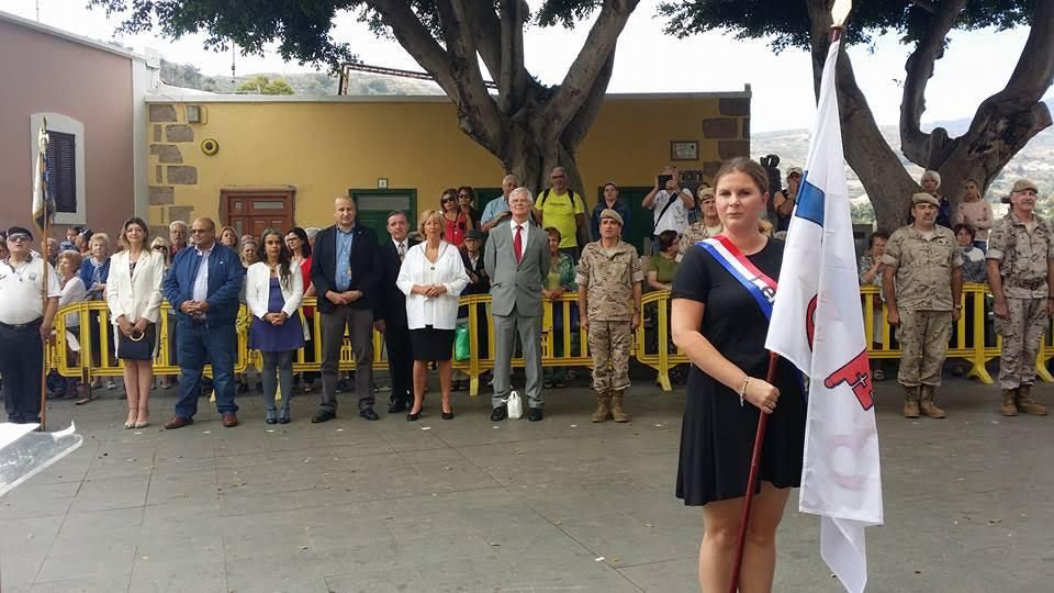 Acto con la participación de las autoridades locales de Santa Brígida, el Canarias 50, Agrupación folclórica San Antonio y representantes de la comunidad holandesa.