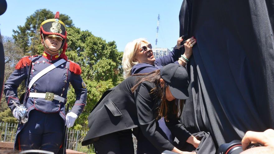 Carrió dijo que no va a votar en el balotaje y apuntó a Milei: "Yo a la locura no voy"