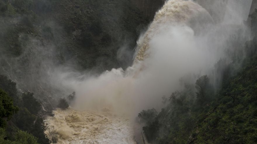 Andalucía contrata trabajos de urgencia para que el desagüe del embalse Casasola no anegue otra vez barrios de Málaga