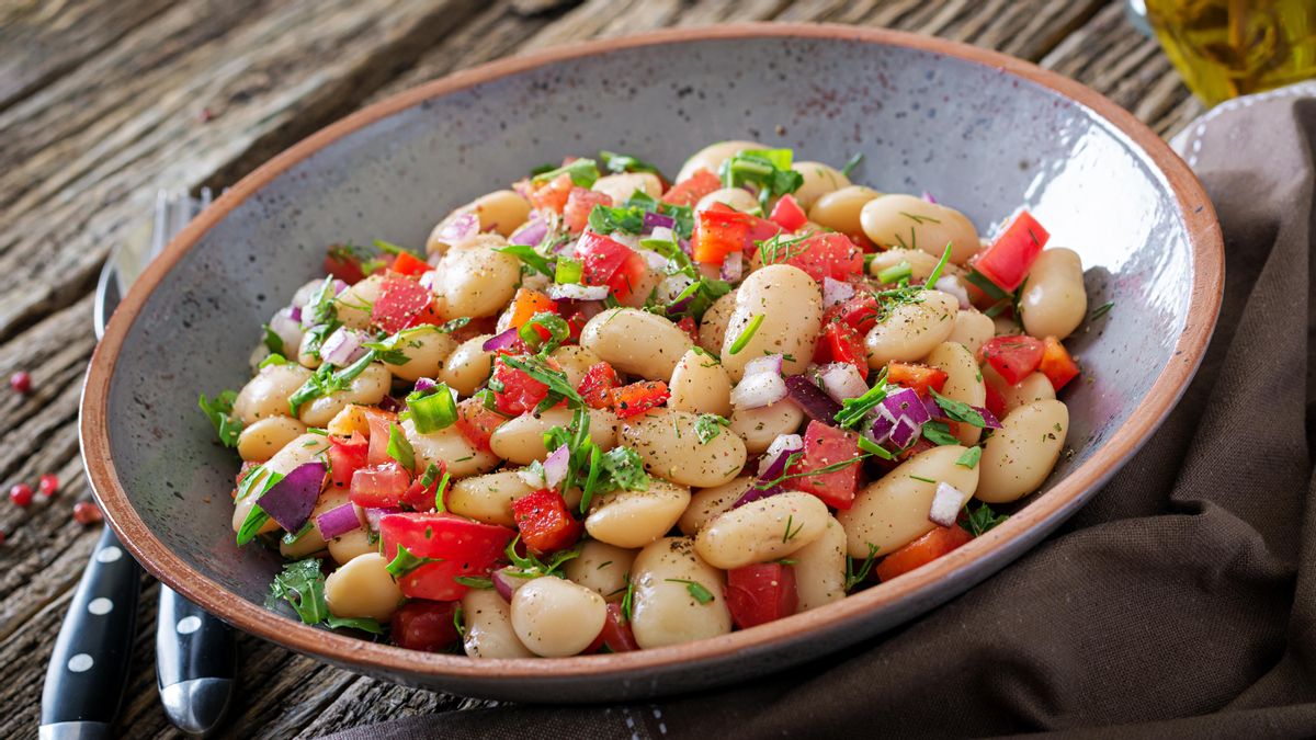 Imagen de un riquísimo plato de piyaz.