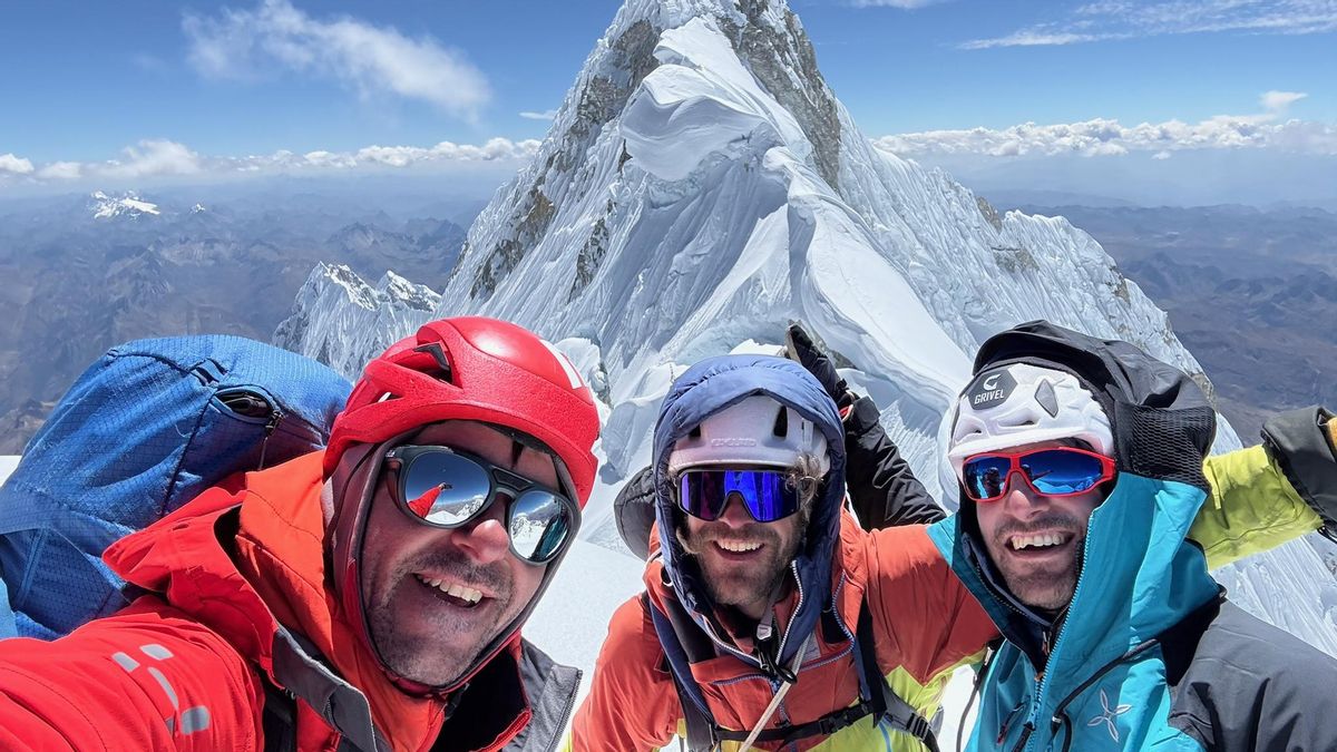 Marc Toralles, Bru Busom y Rubén Sanmartín conquistan el primer Piolet d'Or de la historia del alpinismo español