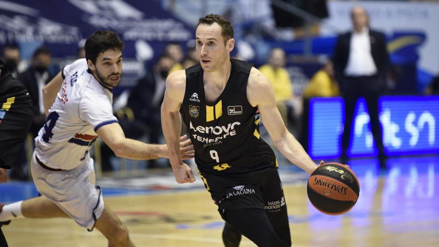 El Lenovo Tenerife retoma la Liga ACB con victoria frente al Obradoiro