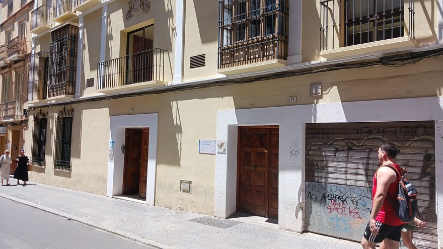 El Gobierno andaluz vende la sede de Málaga Acoge a un fondo israelí para pisos turísticos y expulsa a la ONG del centro