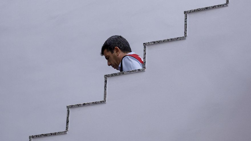 Mazón, el presidente instagramer se convierte en avestruz