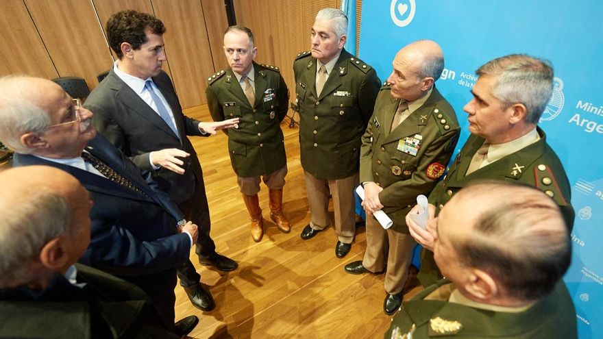 Los 22 kilómetros de archivo que llevaron a De Pedro a repensar a las Fuerzas Armadas