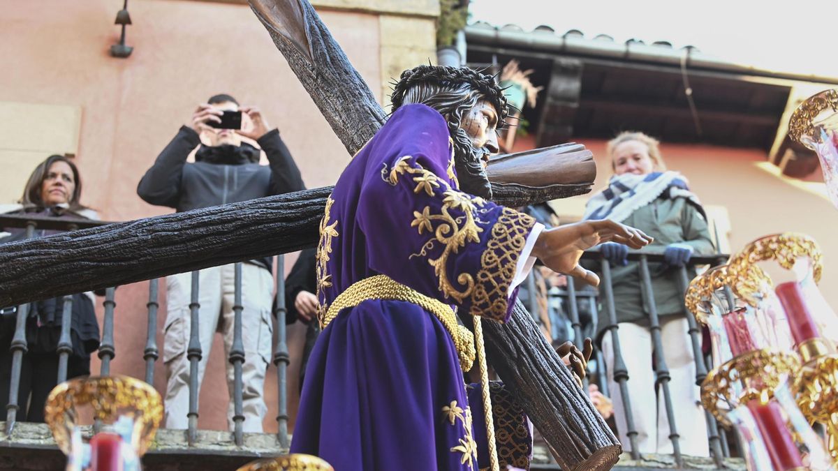 Procesión de Los Pasos de Viernes Santo, en León.