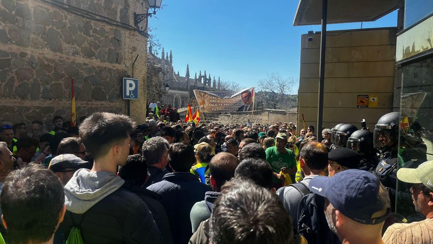 Acoso e insultos machistas a periodistas durante la protesta de agricultores en Toledo: "Zorra", "guarra"