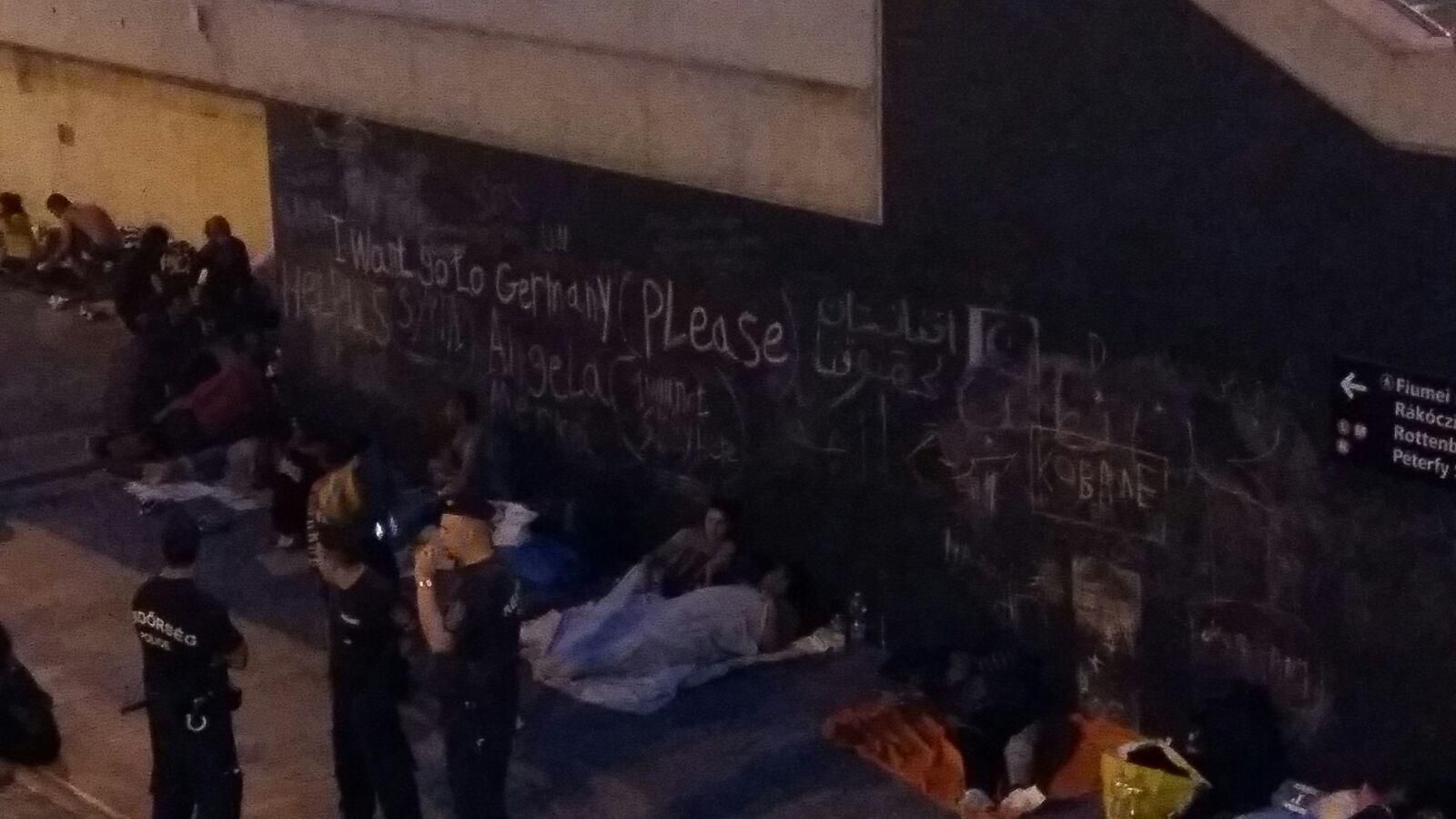 Refugiados en la estación de Keleti de Budapest (LAURA ACOSTA)