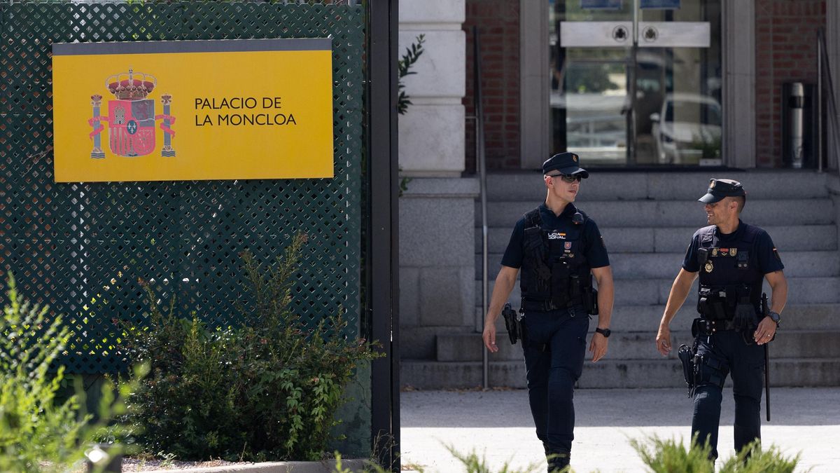 Los sindicatos policiales cargan contra Peinado por plantear que los escoltas podrían ayudar a Begoña Gómez a fugarse: "Es una barbaridad"