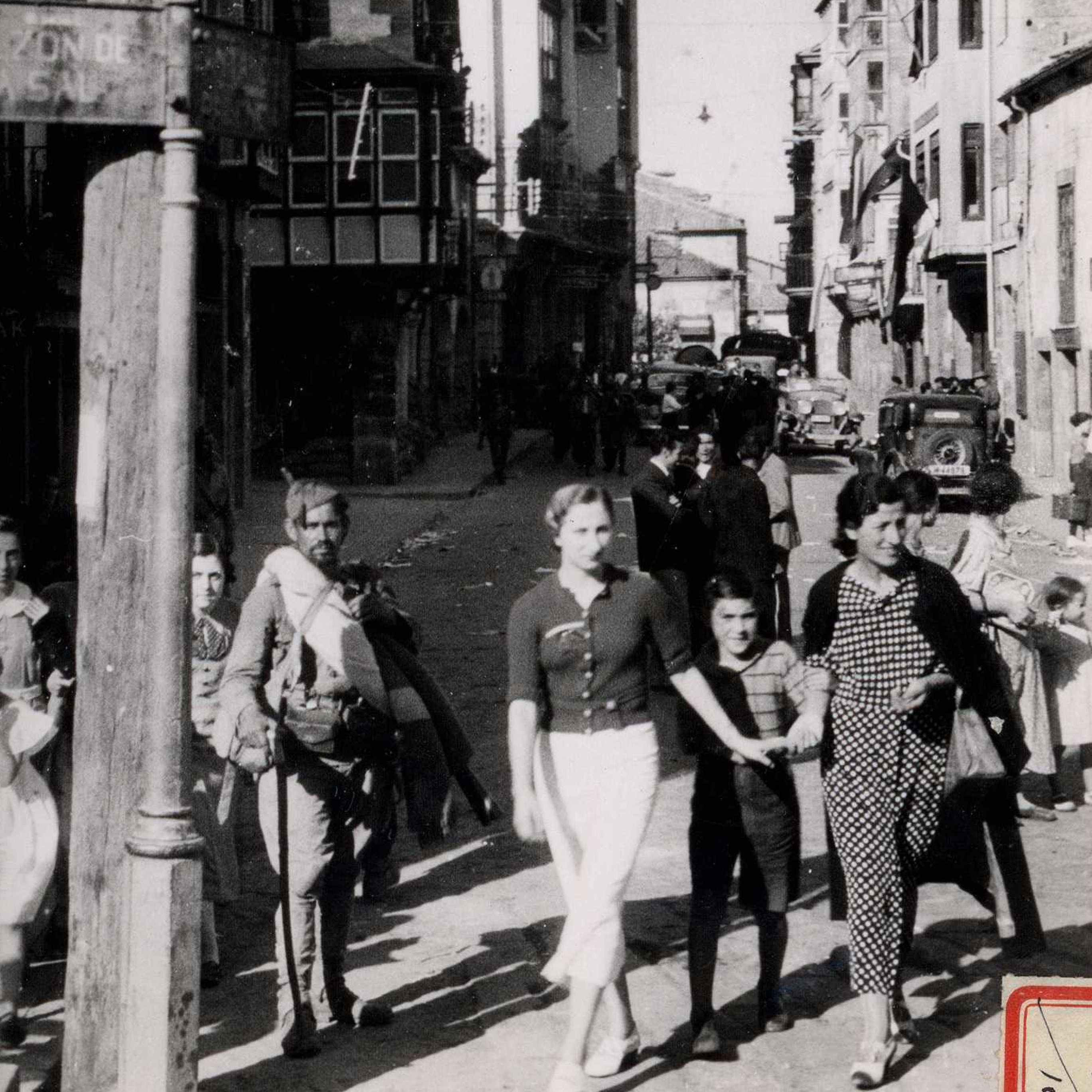 "Otro aspecto de la calle Mayor".