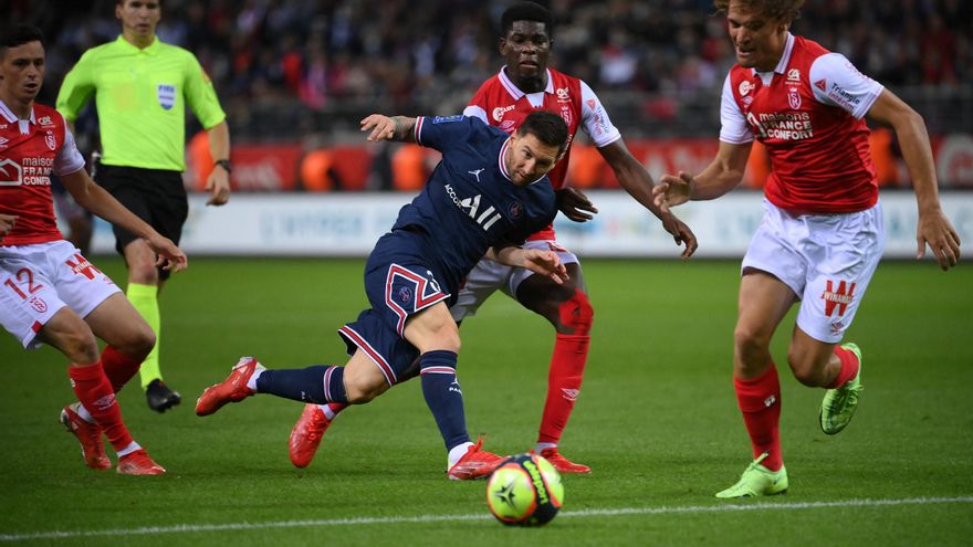 Messi hizo su debut en el Paris Saint Germain