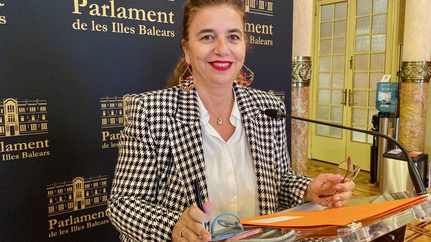 Pilar Costa, diputada balear expulsada por el ultra Le Senne: “En Alemania no rompen fotos de víctimas del nazismo”