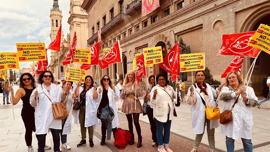Las trabajadoras de ayuda a domicilio del Ayuntamiento de Zaragoza exigen mantener el sistema de refuerzo