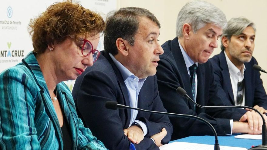 El alcalde Bermúdez, en la presentación de la inversión en viviendas sociales del municipio santacrucero