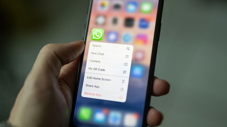 Liquid Glass para WhatsApp: qué es y cómo saber si ya puedes disfrutarlo en tu dispositivo