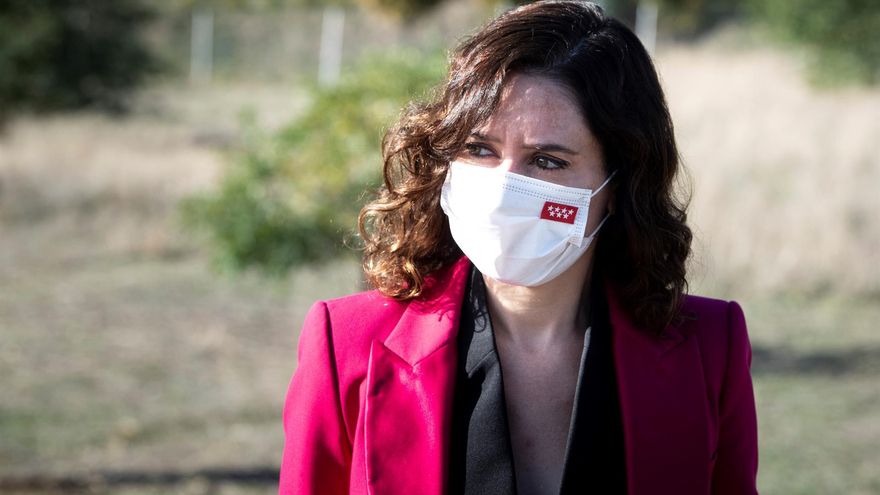 La Comunidad de Madrid envía un protocolo anti-COVID que contradice lo que Ayuso había defendido por la mañana