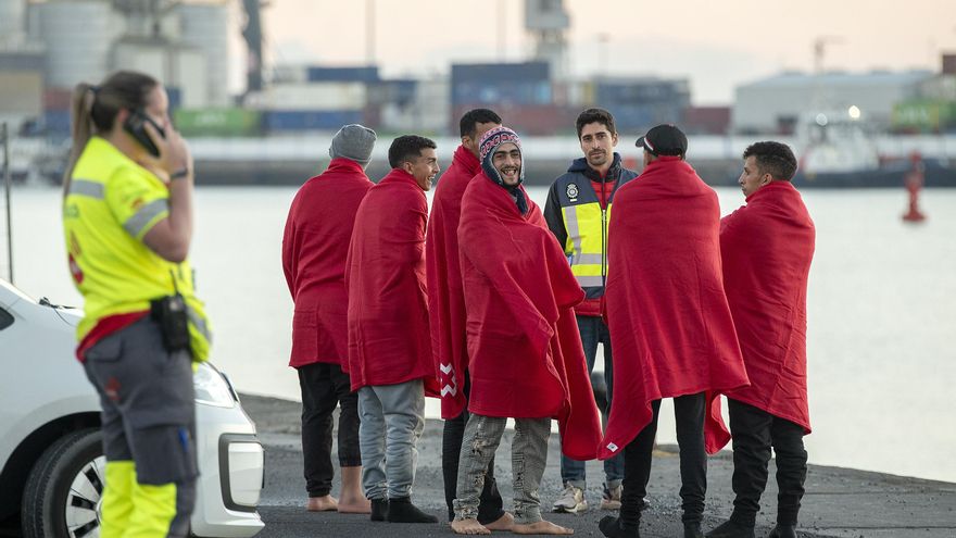 49.376 migrantes han llegado en patera a España este año, 35.410 de ellos a Canarias