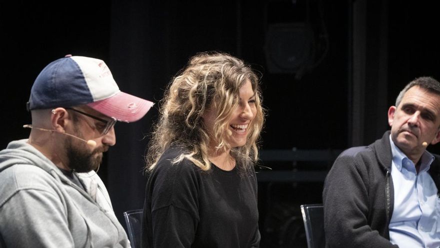 Otro plano de los ponentes en el debate sobre movimientos migratorios.